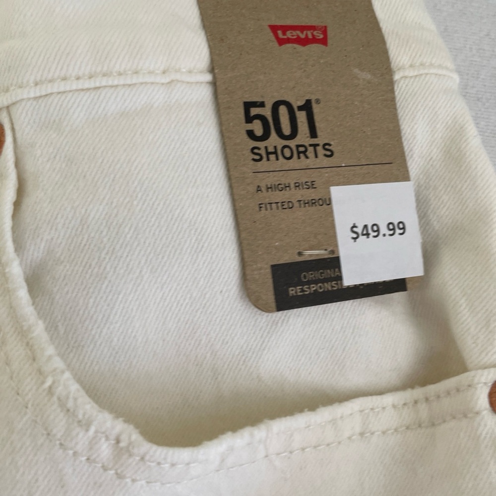New Women's Levi's 501 Original High-Rise Off White Distressed Shorts Sz 33 - Picture 2 of 9